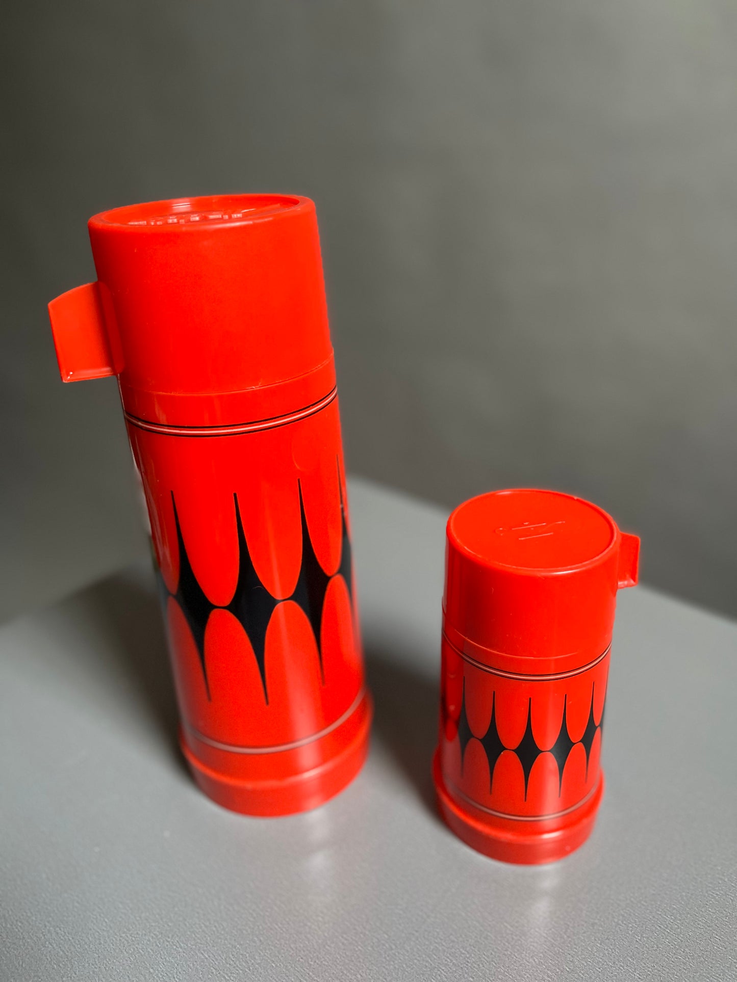 Aladdin Red & Black Thermos Set