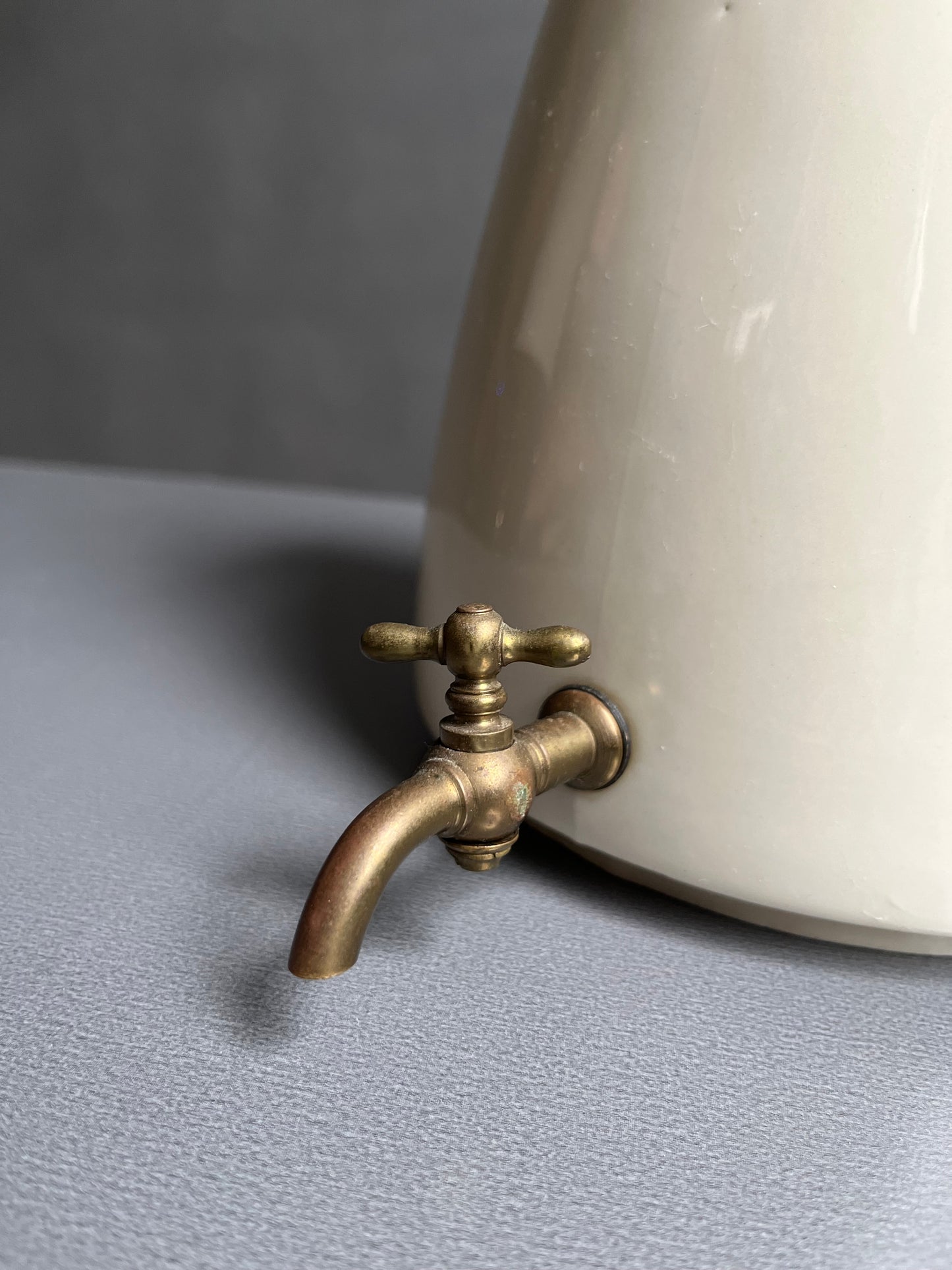 1960s Gilley Inc. Ceramic Urn | made in New York
