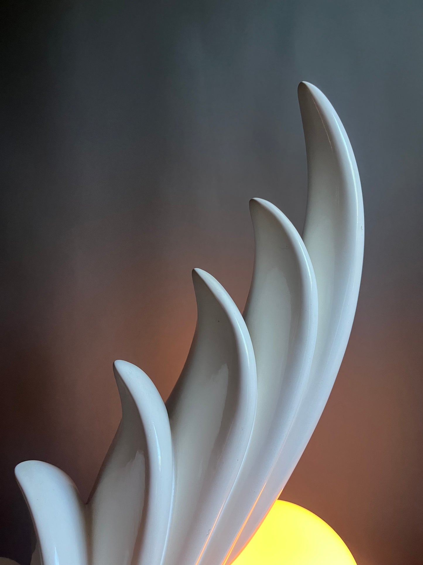 Postmodern White Ceramic Wave Lamp