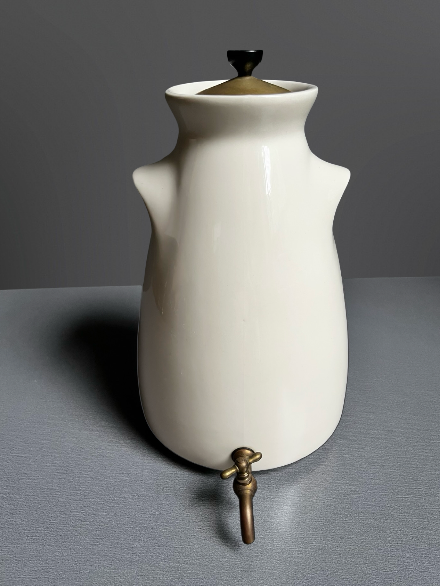 1960s Gilley Inc. Ceramic Urn | made in New York