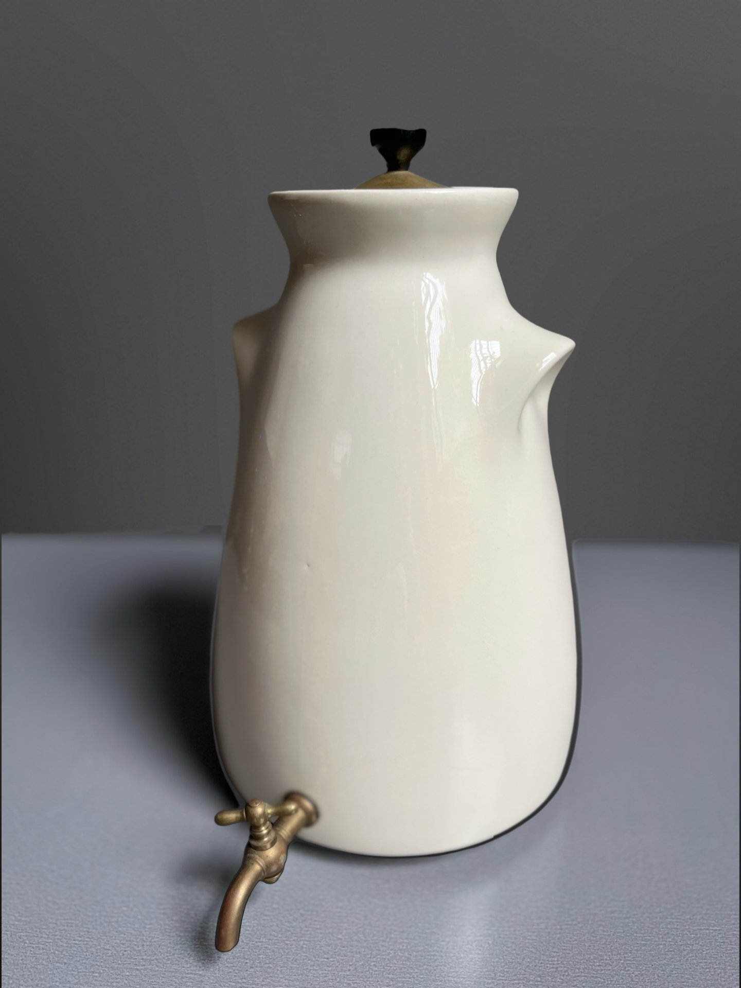 1960s Gilley Inc. Ceramic Urn | made in New York