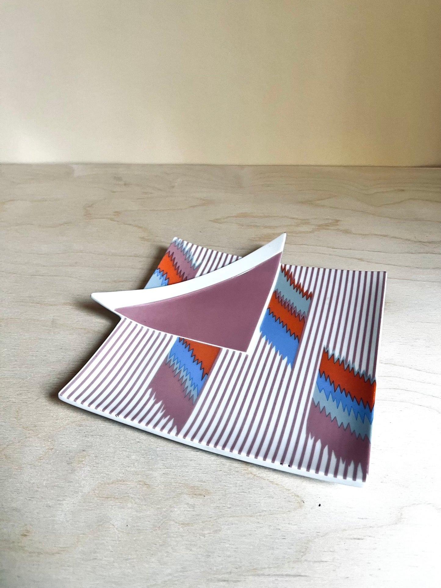 Mikasa Color Vibrations Pink Geometric Plate