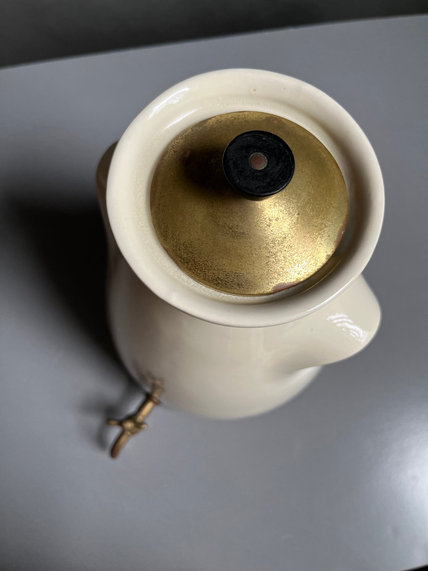 1960s Gilley Inc. Ceramic Urn | made in New York