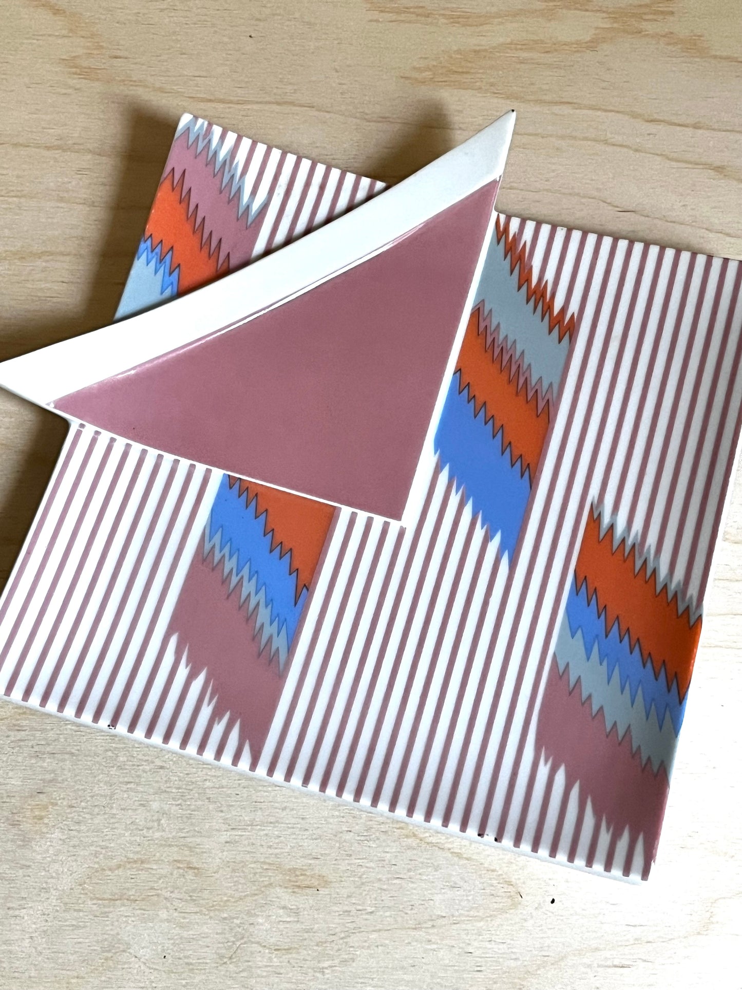 Mikasa Color Vibrations Pink Geometric Plate
