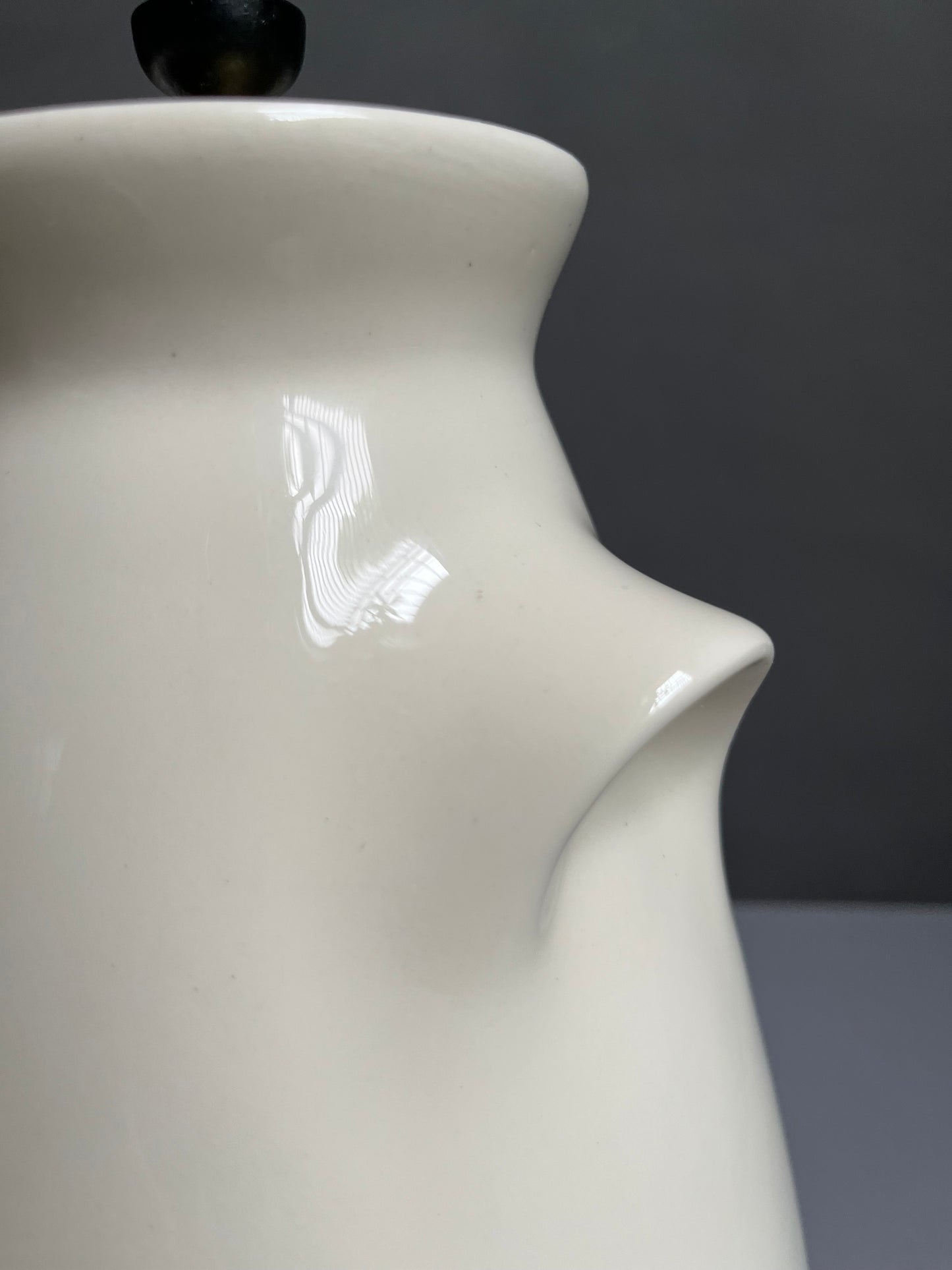 1960s Gilley Inc. Ceramic Urn | made in New York