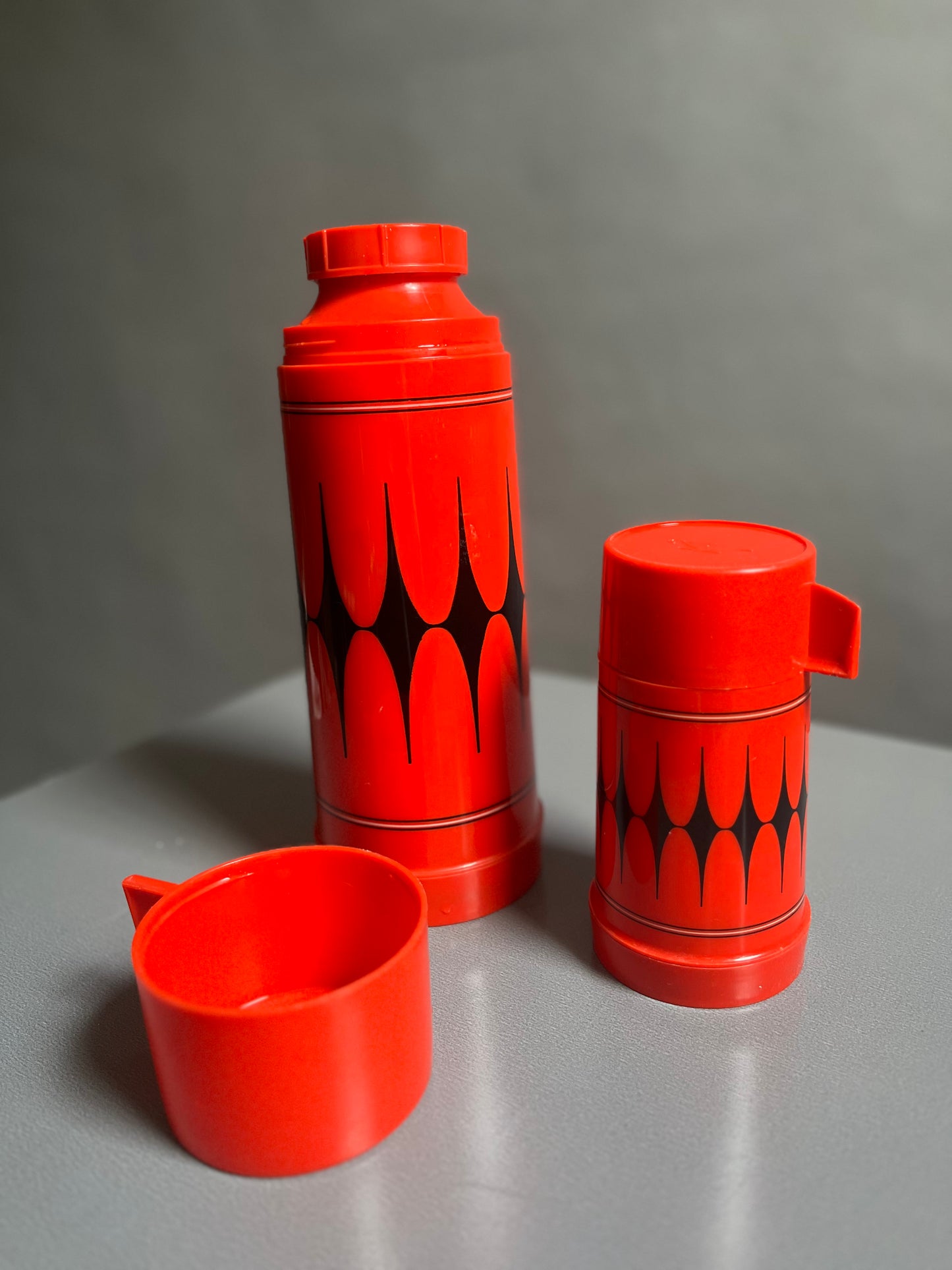 Aladdin Red & Black Thermos Set